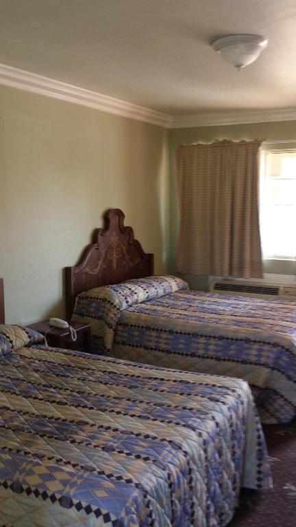 Santa Ana Travel Inn Bilik gambar